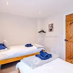 Sunny Side Barn In North Yorkshire By Amber Perfect For Big Groups And Leisure Stays, Sleep 8 And Parking Holiday home Cracoe